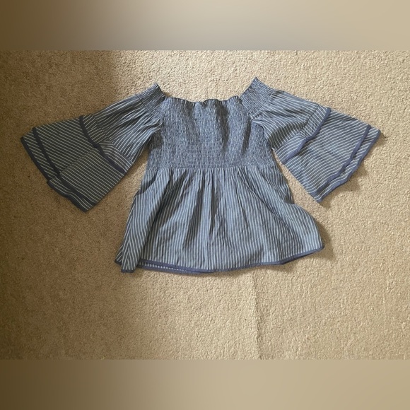 American Eagle Outfitters smocked bell sleeve top size XS‎ - Picture 8 of 9